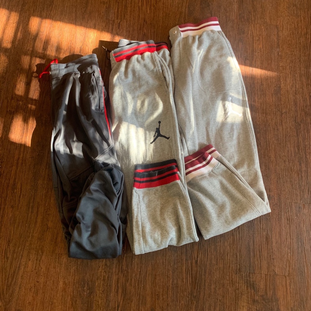 2 pair of Men’s Large Jordan Joggers. Plus Bonus